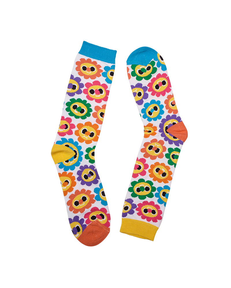 CALCETINESEMODIAZ, diseños divertidos de muchos colores, estampado colorido de flores con carita, moda original, estampados originales tallas reales, ropa favorecedora, Estilo sostenible Madrid.