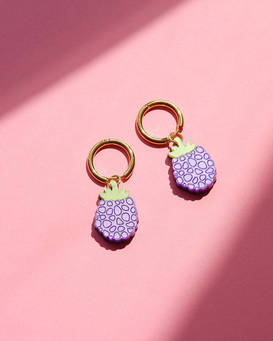 Pendientes Mitumi con forma de  mora, aro dorado, diseño divertido, moda española