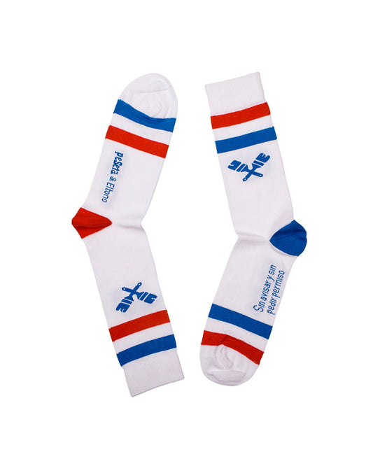 Calcetines El Tono - peSeta, colección diseños divertidos blancas con lineas rojo y azul, detalle estampado pinceles, moda original, estampados originales tallas reales, ropa favorecedora, Estilo sostenible Madrid.