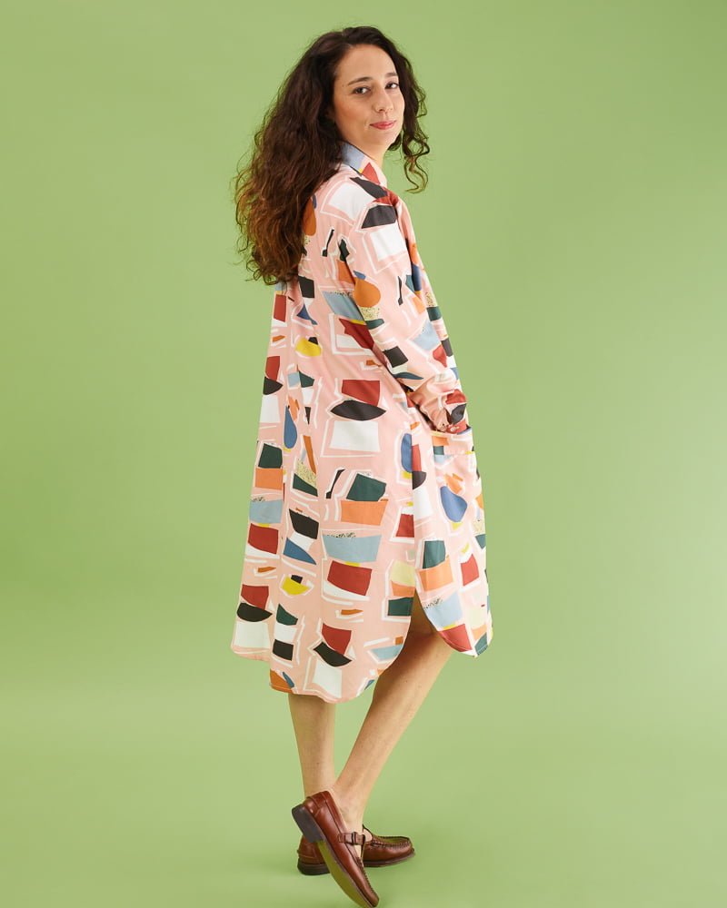 vestido camisero Padova midi largo estampado con corte favorecedor y manga corta. Talla única. Hecho en España. 100% algodón satinado. Producción sostenible