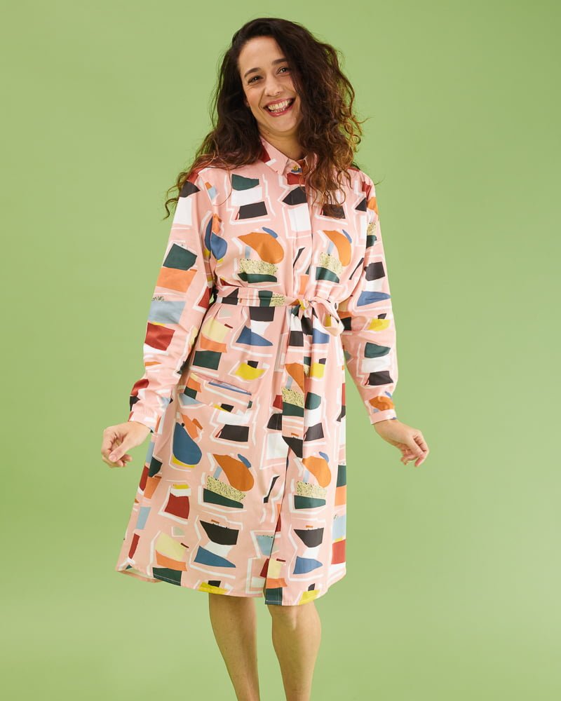 vestido camisero Padova midi largo estampado con corte favorecedor y manga corta. Talla única. Hecho en España. 100% algodón satinado. Producción sostenible