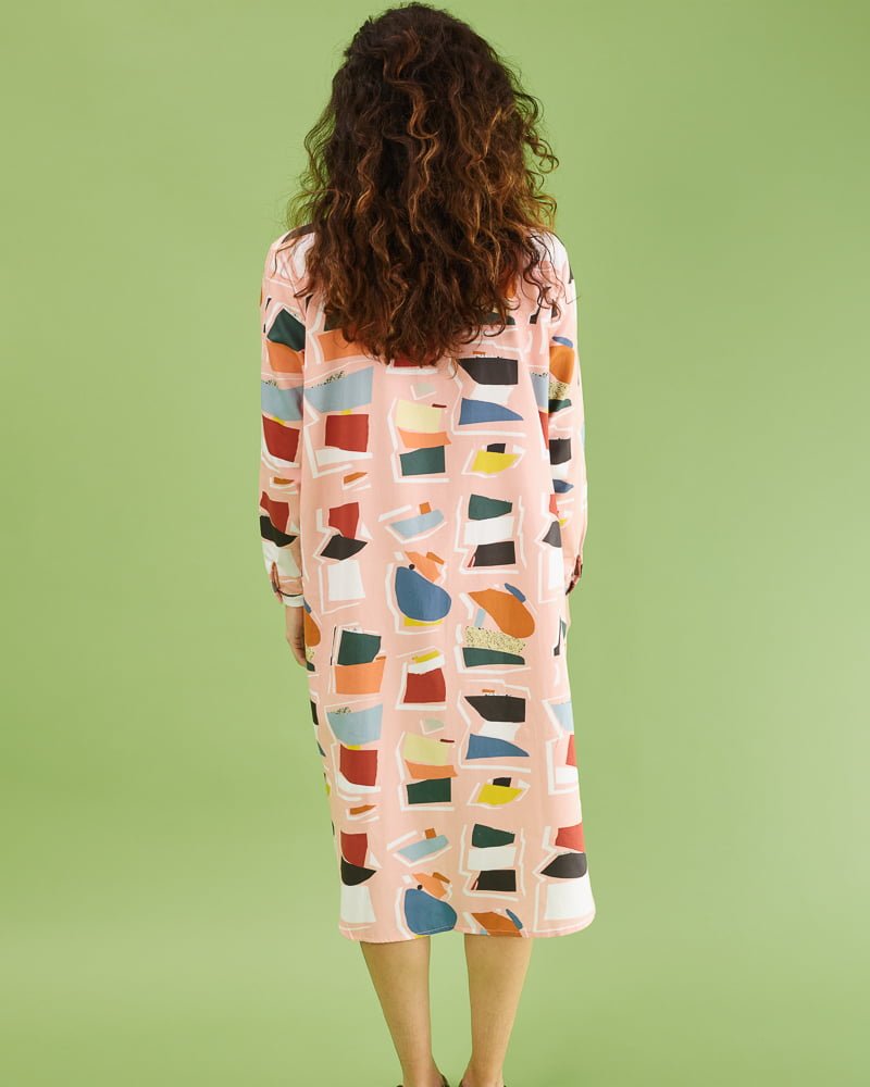 vestido camisero Padova midi largo estampado con corte favorecedor y manga corta. Talla única. Hecho en España. 100% algodón satinado. Producción sostenible
