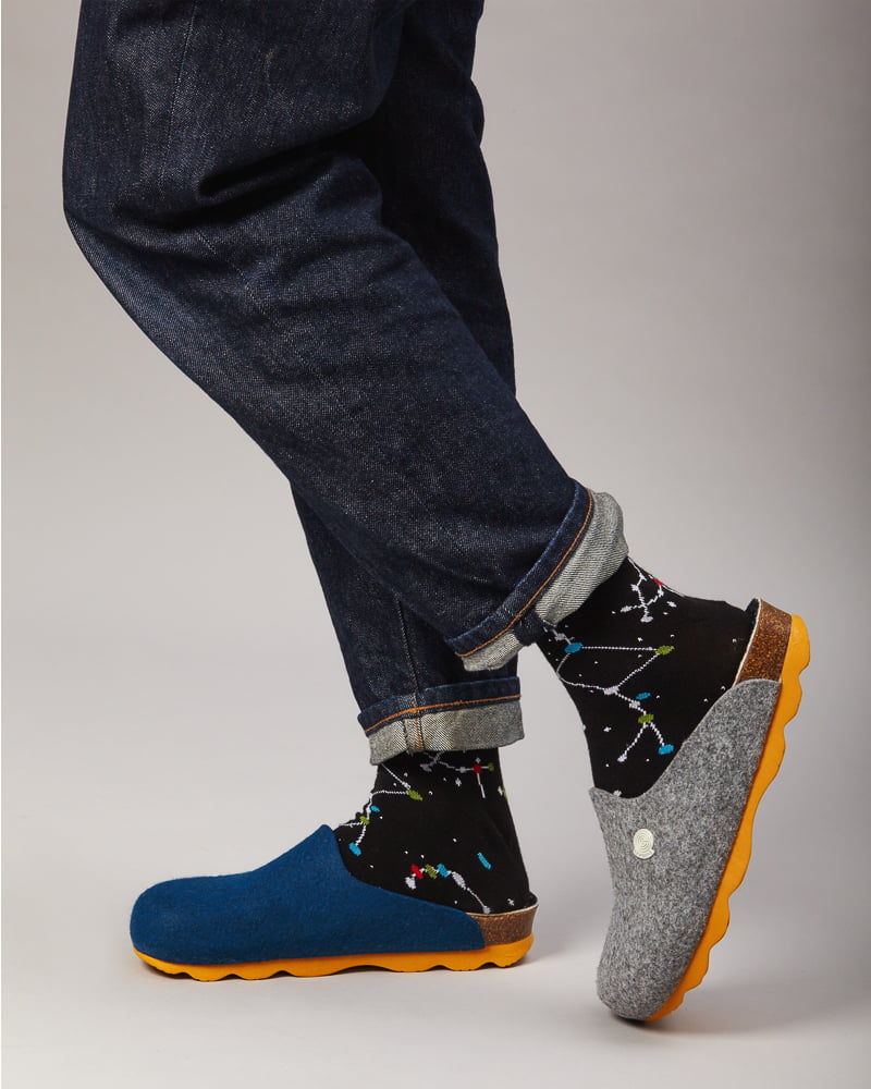 Zapatillas coloridas asimétricas GENUINS x peSeta. #ecofriendly #animalfree PETA vegan approved. Zapatillas Fabricadas en España. Producción sostenible.