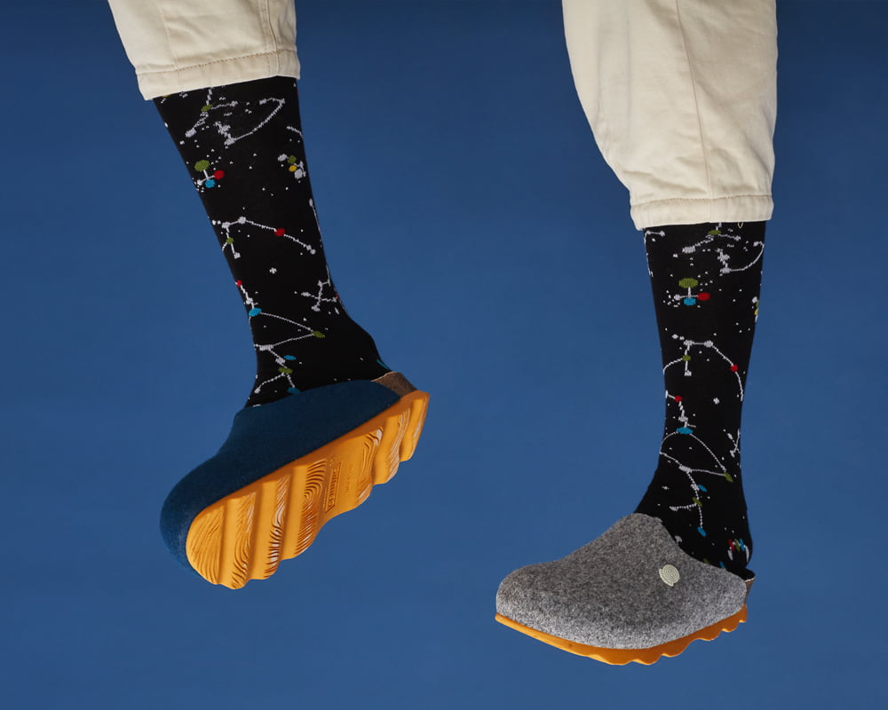 Zapatillas coloridas asimétricas GENUINS x peSeta. #ecofriendly #animalfree PETA vegan approved. Zapatillas Fabricadas en España. Producción sostenible.