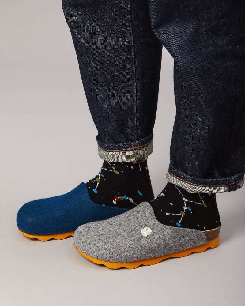 Zapatillas coloridas asimétricas GENUINS x peSeta. #ecofriendly #animalfree PETA vegan approved. Zapatillas Fabricadas en España. Producción sostenible.