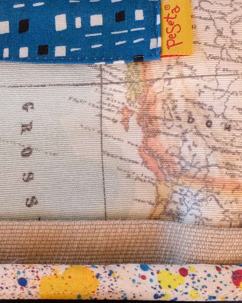 Pasaportera cartera estampada. Serie limitada con combinación de telas del mundo. Hecha en España.