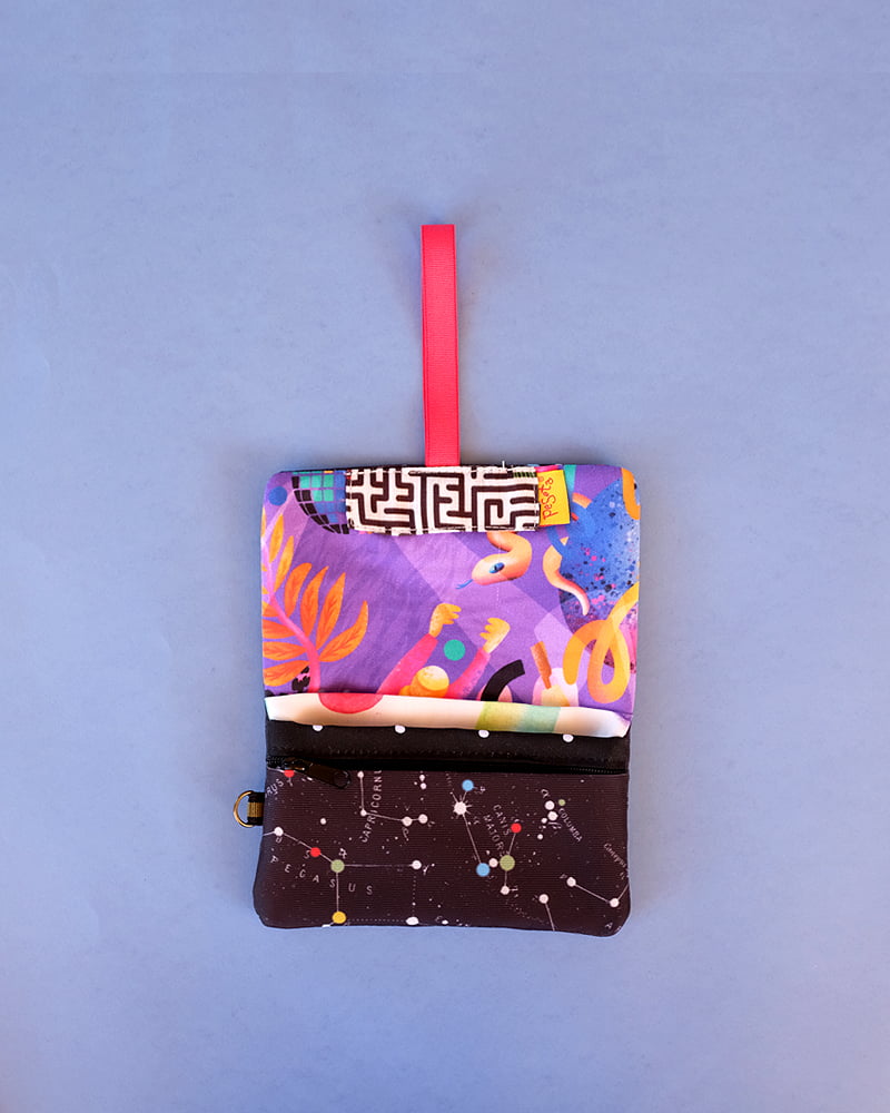 Pasaportera estampada Teriyaki. Serie limitada con combinación de telas del mundo. Hecha en España.