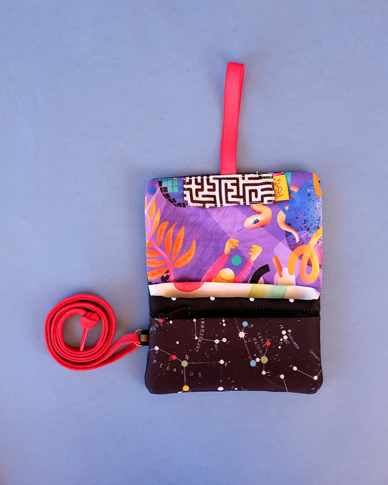 Pasaportera estampada Teriyaki. Serie limitada con combinación de telas del mundo. Hecha en España.