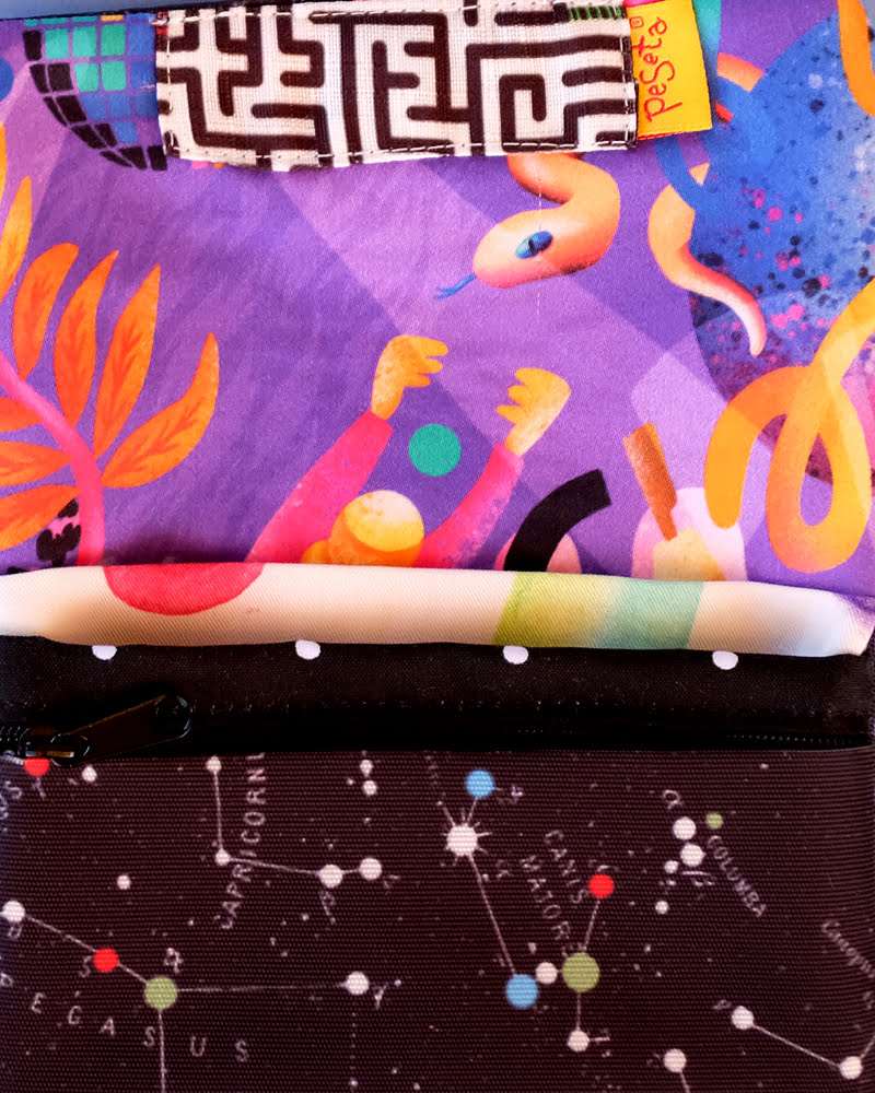 Cartera mamá estampada. Serie limitada con combinación de telas del mundo. Hecha en España