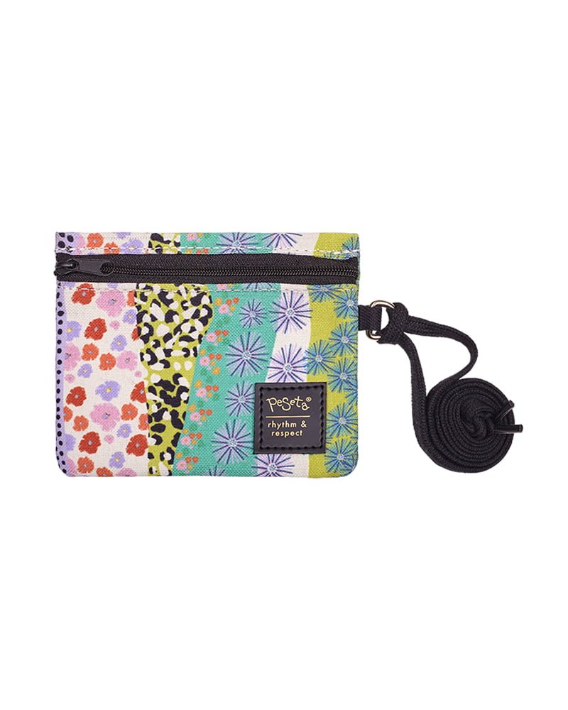 peSeta-PET-cartera-peq-cocoliche, Carterita pequeña pero ultra versátil.
Cada modelo es casi único por la disposición del estampado.
estampado en retazos de flores en fondos de distintos colores, moda femenina, marca unisex,
regalos