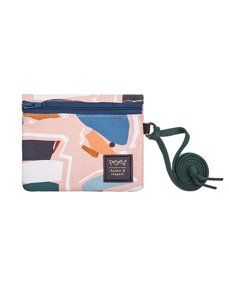 peSeta-PET-cartera-peq-collage, Carterita pequeña pero ultra versátil.
Cada modelo es casi único por la disposición del estampado.
estampado collage de formas de diferentes colores sobre rosa, moda femenina, marca unisex,
regalos
