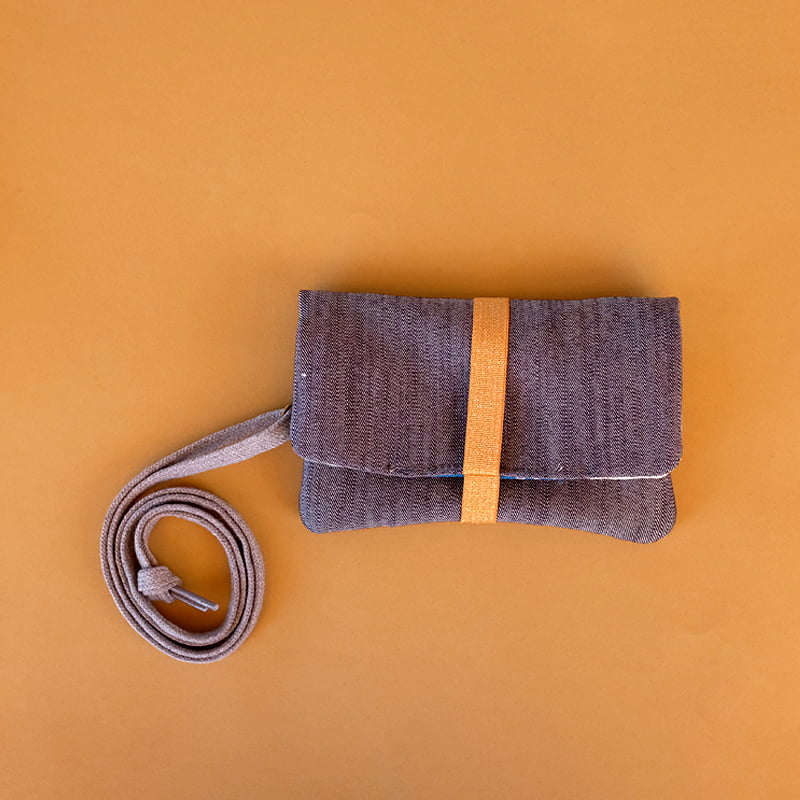 Pasaportera cartera estampada. Serie limitada con combinación de telas del mundo. Hecha en España.