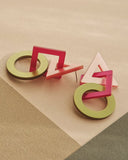 Aros con forma de triángulo, cuadrado y círculo. Súper ligeros. Súper cómodos.
De metacrilato, con el cierre de acero inoxidable hipoalergénico. Hecho en España.