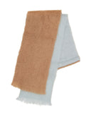 bufanda bicolor beige y gris, ligereza, calidez, brillo y suavidad, accesorios originales, accesorios funcionales