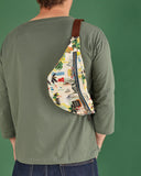 bolso-riñonera- con cierre delantero, cinta regulable, estampado original botánico sobre un fondo blanco, moda lentita, moda española, marca unisex