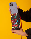 Funda de gafas o móvil con estampado original hecha de tejidos de botellas recicladas, estampado Lux, diseño original luces difuminadas de colores sobre fondo negro, moda sostenible