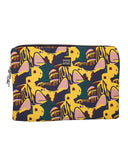 Funda de laptop 13" con estampado original hecha de tejidos de botellas recicladas, estampado Terremoto, diseño original colorido en tonos color tierra resaltando el amarillo,  moda sostenible