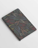 Cuaderno pequeño Brava black con hojas en blanco, con diseño original motivo de llamas de colores sobre un fondo negro, diseños divertidos, moda española, materiales reciclados, accesorios multifuncional