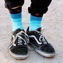 Calcetines multicolor Carlos Aquilué - peSeta, azul con planetas, distintos tonos de celeste simulando el mar y marron claro con tractores estampados, moda original, estampados originales