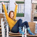 Calcetines azules Marina Molares, diseños divertidos azul rojo y amarillos, dibujos hamburguesa, calavera, cactus, guitarra, moda original, estampados originales tallas reales, ropa favorecedora